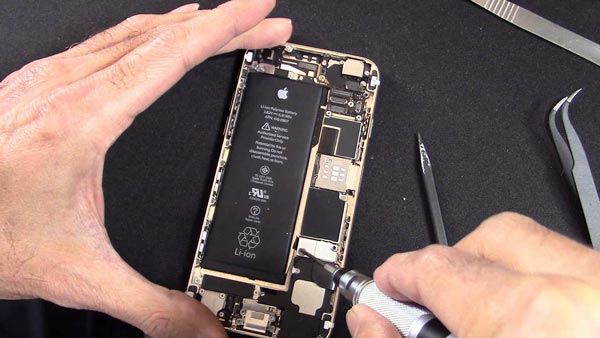 Amaro Natale per Apple? Pare che l'iPhone X non vada benissimo