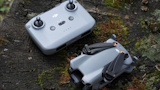 DJI Mini 5 Pro Combo Fly More scende a 839� su Amazon: top tra i droni, ultraleggero, 3 batterie e sensore da 1 pollice