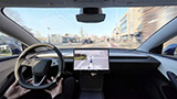 Tesla rinomina la guida assistita in Europa: Full Self-Driving diventa Tesla Assisted Driving
