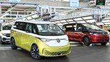 Volkswagen ID.Buzz, iniziata la produzione ad Hannover. Ora le linee assemblano tre diversi "Bulli"