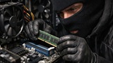 Forza un ufficio, smonta le memorie dal PC e scappa: DDR5 come l'oro per i malviventi