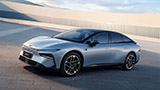 XPeng debutta in Italia a Milano: P7+ e l'auto volante Aeroth X2 esposte all'ADI Design Museum