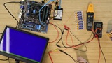 Un PC desktop alimentato con delle comuni batterie stilo: l'assurdo esperimento di uno youtuber