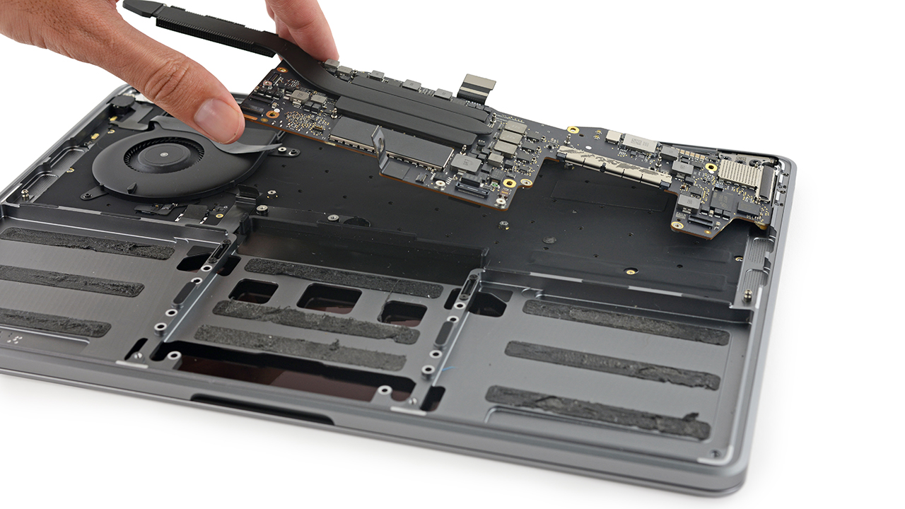 MacBook Pro 13" senza Touch Bar smontato: RAM saldata e SSD di nuova  concezione | Hardware Upgrade