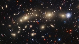 Il telescopio spaziale James Webb e Hubble uniscono ''le forze'' per un'immagine dell'ammasso MACS0416