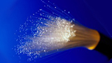 Niel contro le fibre ottiche finte in Francia, le promuove con Telecom in Italia