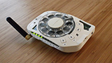Ecco il telefono con disco combinatore, per chi proprio non vuole arrendersi alla tecnologia