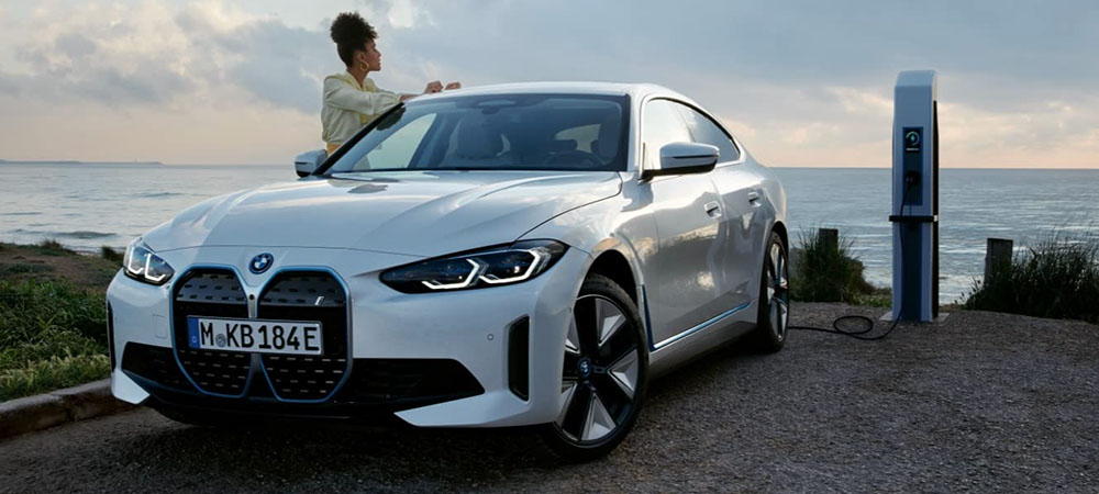 BMW tenta nuove strade: la gran coupé elettrica i4 si può prenotare su  Amazon | Hardware Upgrade